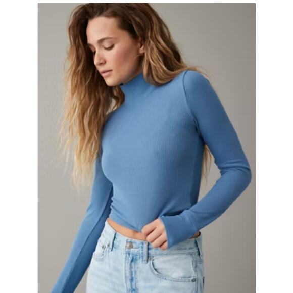 (M) $60 American Eagle Hey Baby Mock Neck Cropped Long Sleeve Blue - Picture 1 of 3
